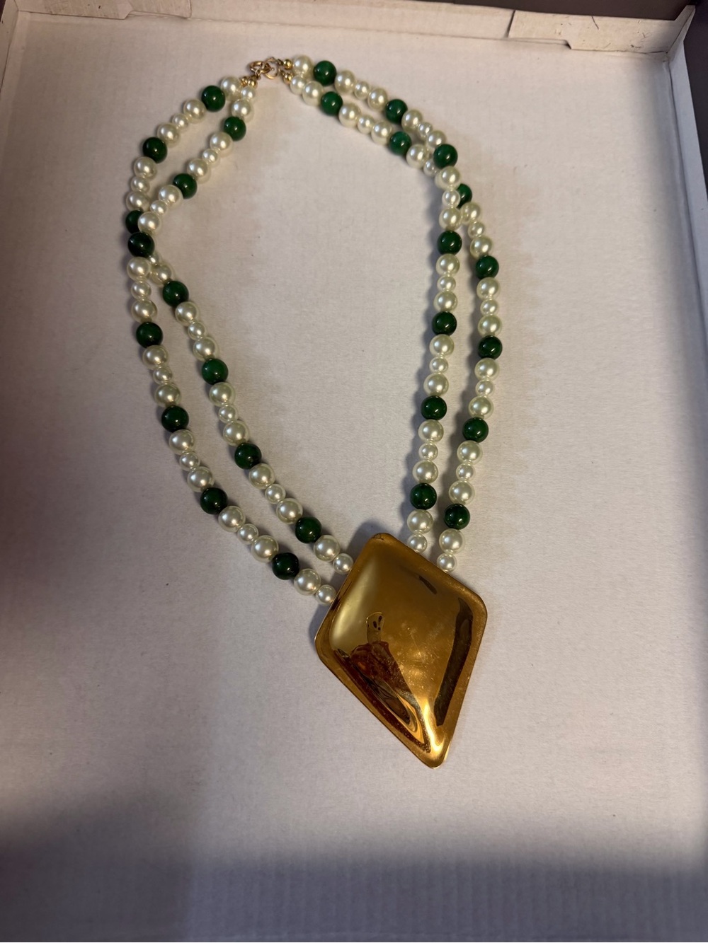 Carlton Ridge for Sutton Hoo Signed alternating Gold and Green Pearl Necklace - Picture 11 of 11